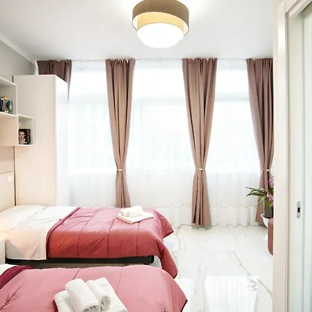 Daire Lux Center, 2camere, 2bagni, Train Station Smn Floransa