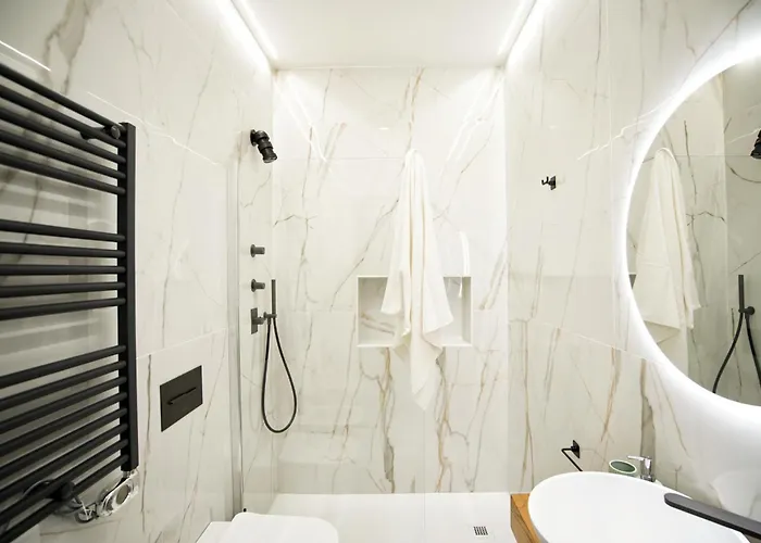 Lejlighed Lux Center, 2camere, 2bagni, Train Station Smn *