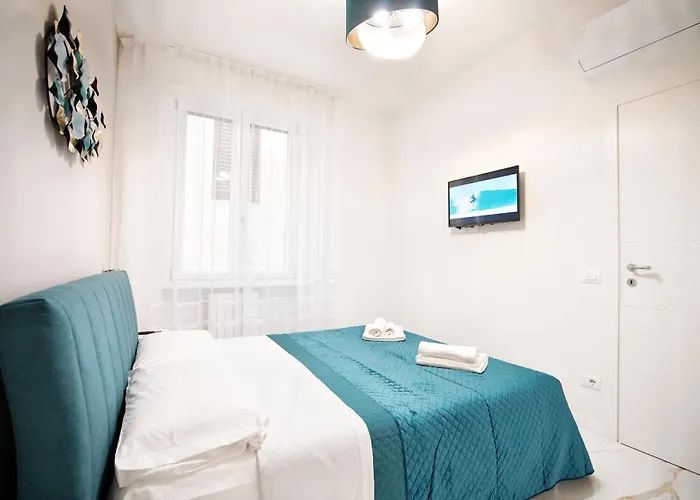 Lejlighed Lux Center, 2camere, 2bagni, Train Station Smn